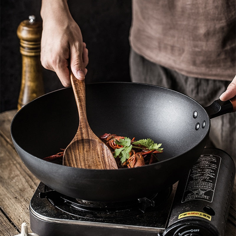 The Benefits of Cooking with Wooden Utensils