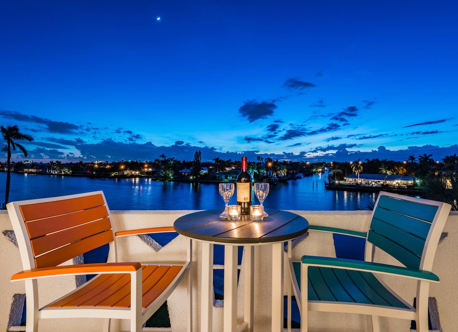 blue round placemats