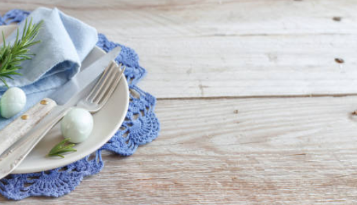 blue round placemats