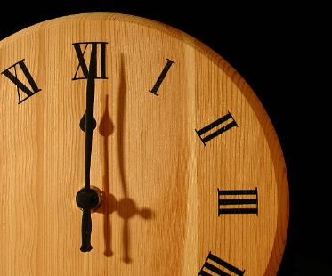 Minimalist Wall Clock: Timekeeping With Style and Simplicity