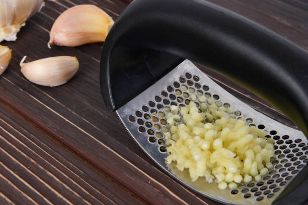 Transform Your Cooking Game with the Best Garlic Press: Say Goodbye to Peeling and Mincing by Hand!